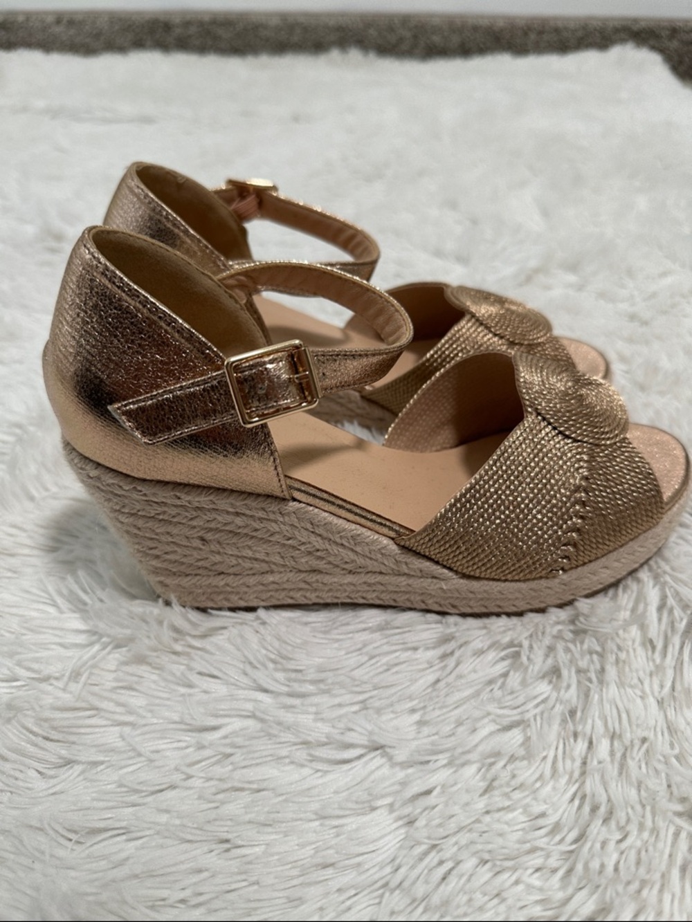 🏹 NWOT Amazon Wedges - Picture 2 of 5